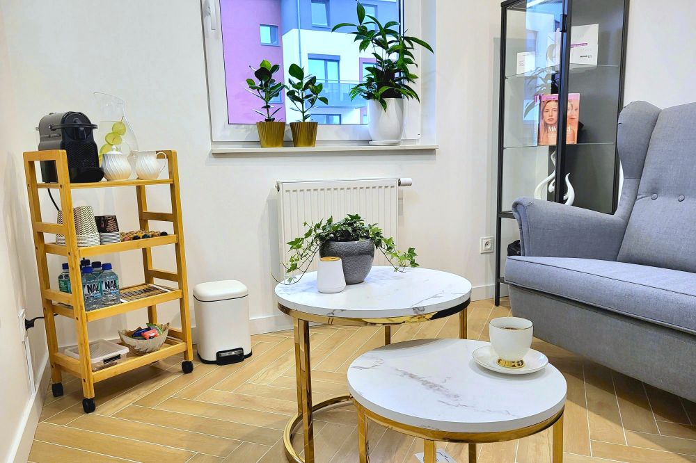 Poczekalnie w salonie kosmetycznym EmiSkin w Oleśnicy